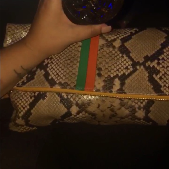 SUPER CUTE FOLD CLUTCH TO DIEE FOR at great price - Picture 1 of 3